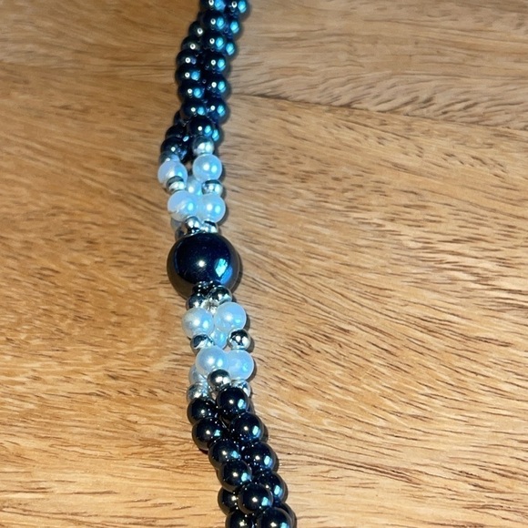 Vintage Hematite With Silvertone And Cream Beads Necklace - Picture 4 of 5